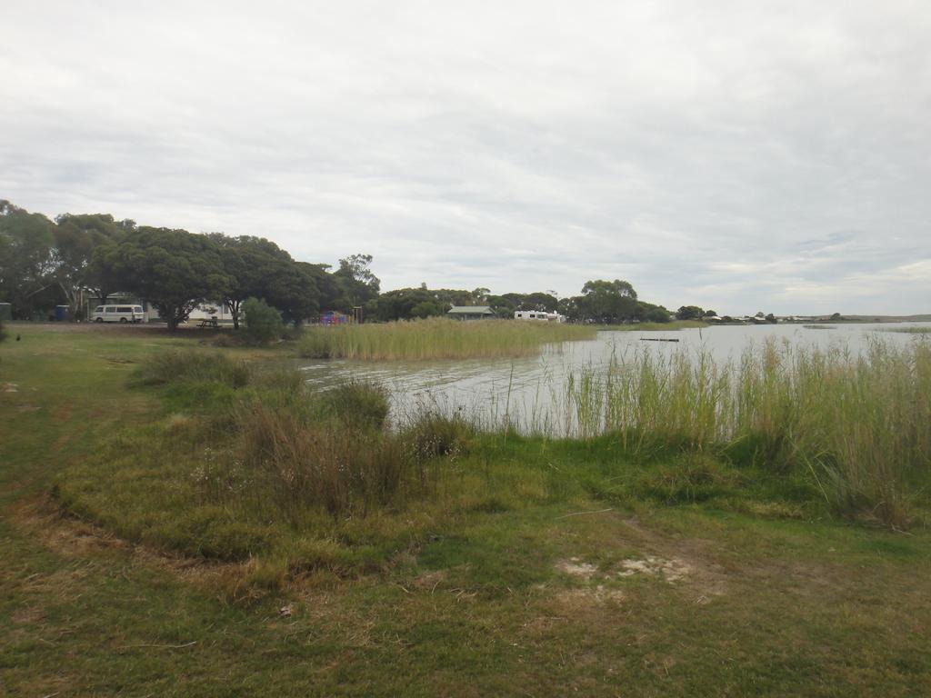 Lake Albert Caravan Park Hotel Meningie ภายนอก รูปภาพ