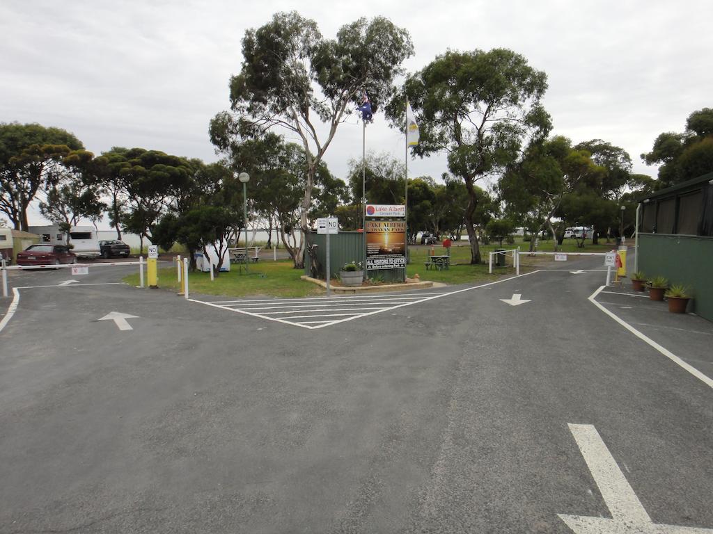 Lake Albert Caravan Park Hotel Meningie ภายนอก รูปภาพ