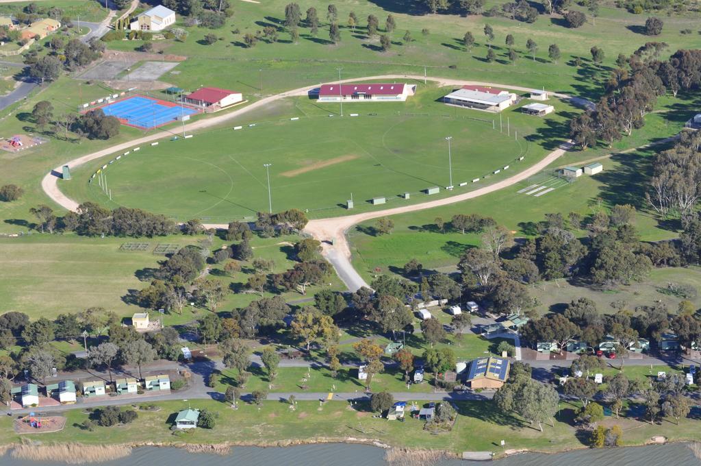Lake Albert Caravan Park Hotel Meningie ภายนอก รูปภาพ