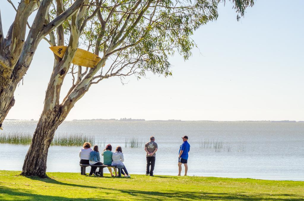 Lake Albert Caravan Park Hotel Meningie ภายนอก รูปภาพ
