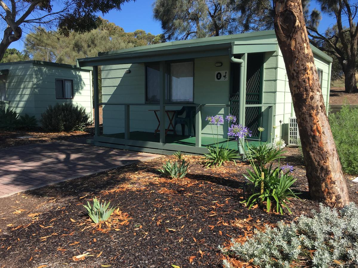 Lake Albert Caravan Park Hotel Meningie ภายนอก รูปภาพ