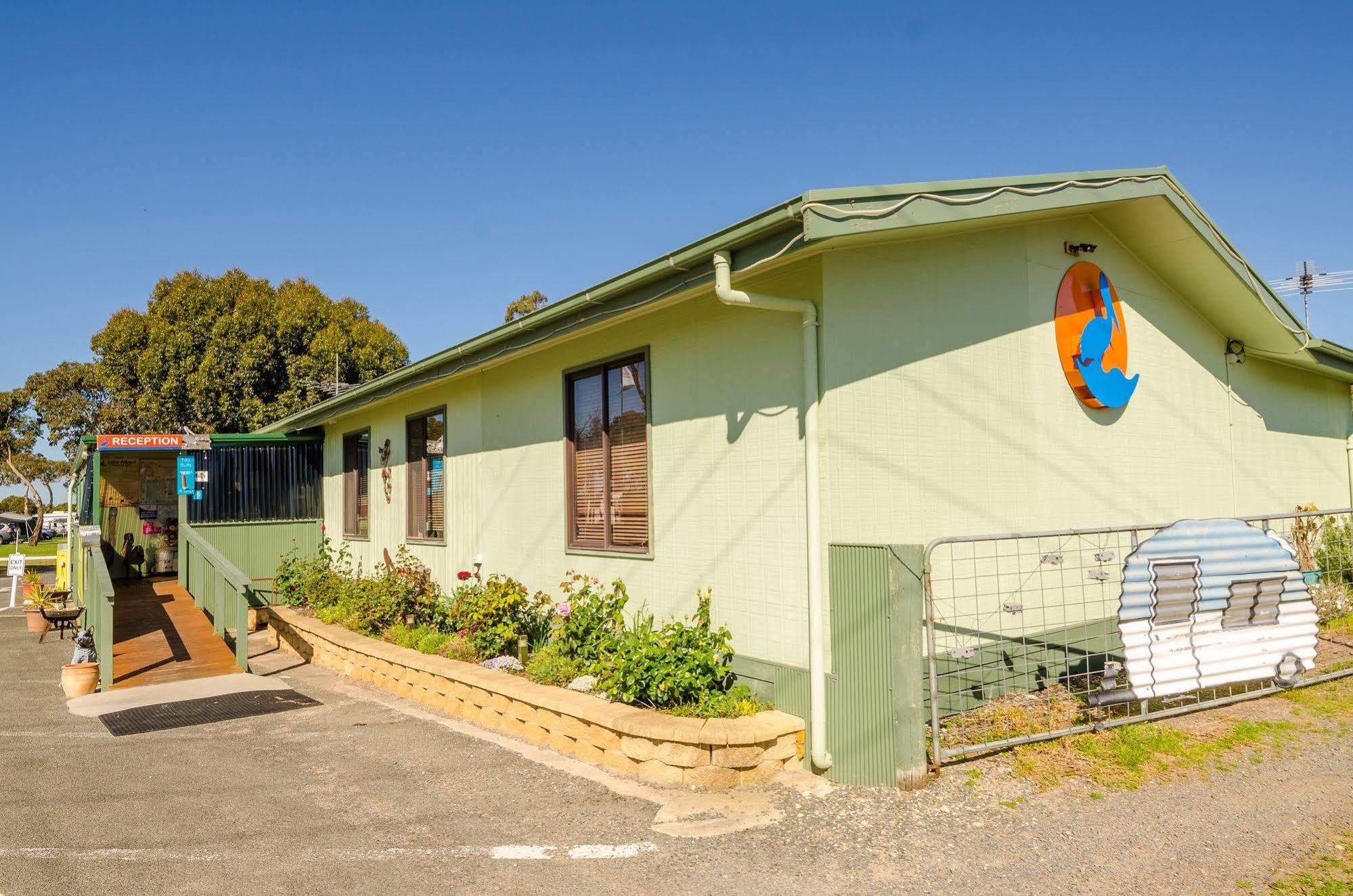 Lake Albert Caravan Park Hotel Meningie ภายนอก รูปภาพ