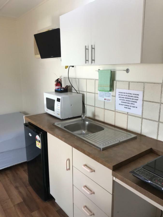 Lake Albert Caravan Park Hotel Meningie ภายนอก รูปภาพ